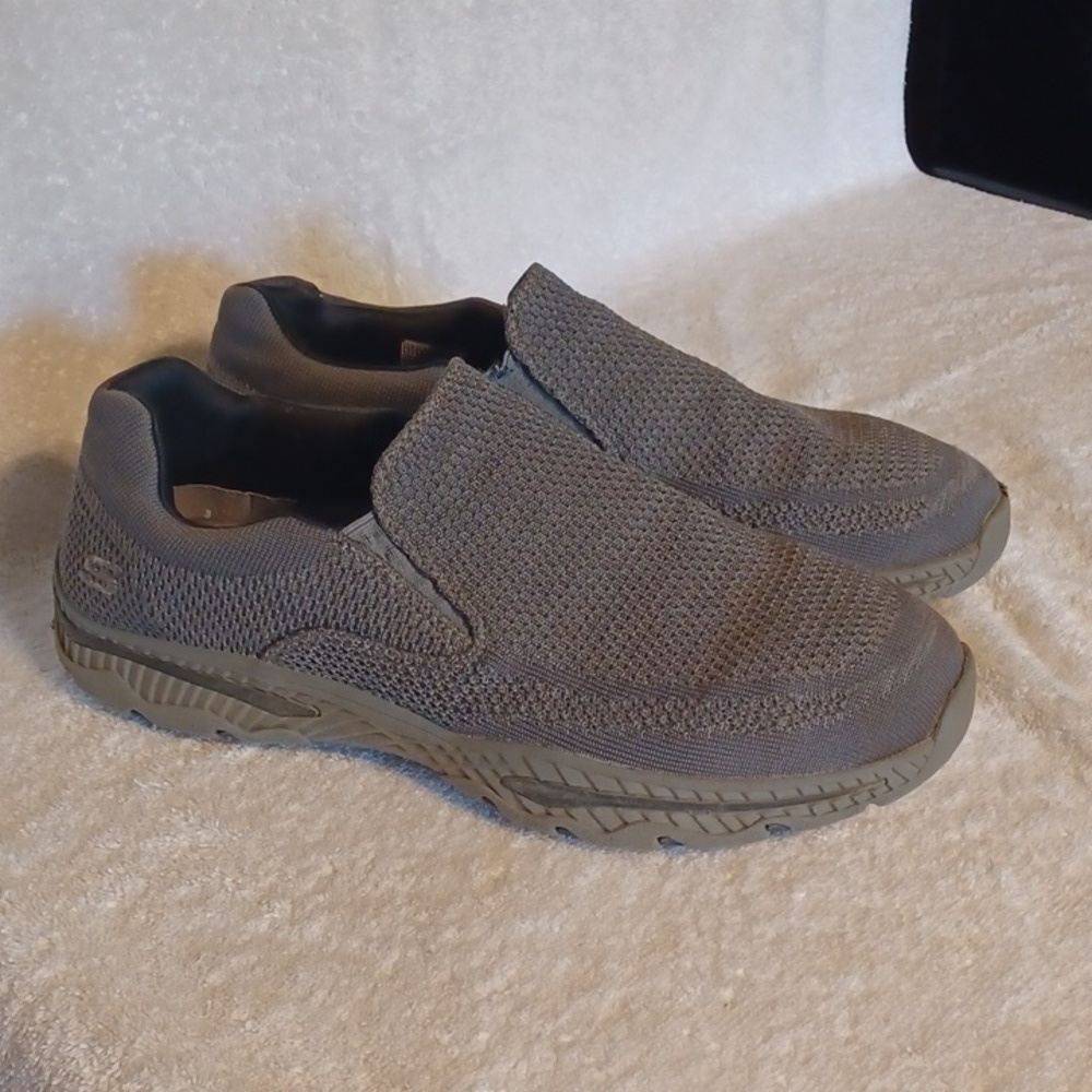 Skechers air cooled memory foam shoes size 12 gray